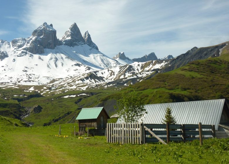 Au pied des Aiguilles d’Arves depuis Le Chalmieu