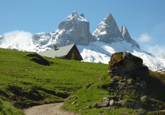 Au pied des Aiguilles d’Arves depuis Le Chalmieu