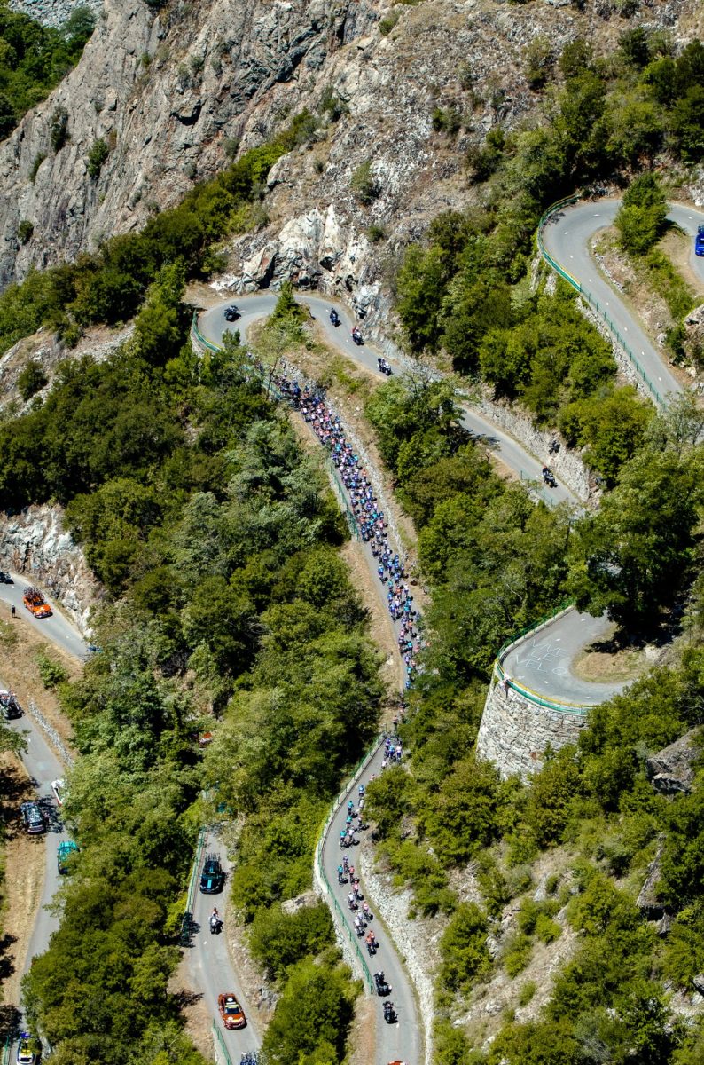 Les lacets de Montvernier 18 lacets a flanc de montagne Montagnicimes